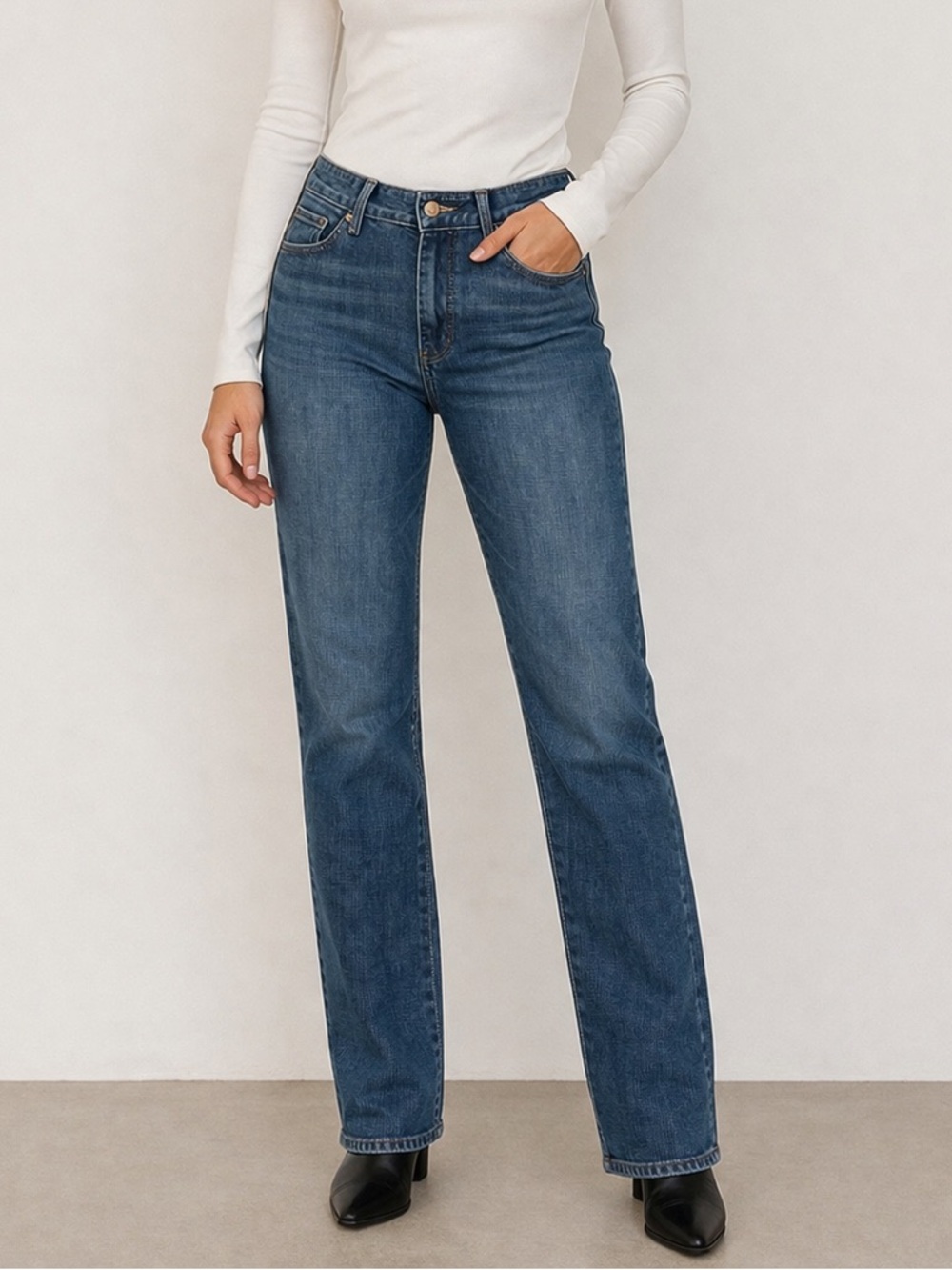Levi's Straight Leg Jeans in Medium Blue Wash